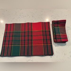 Set a four Holiday placemats with matching napkins